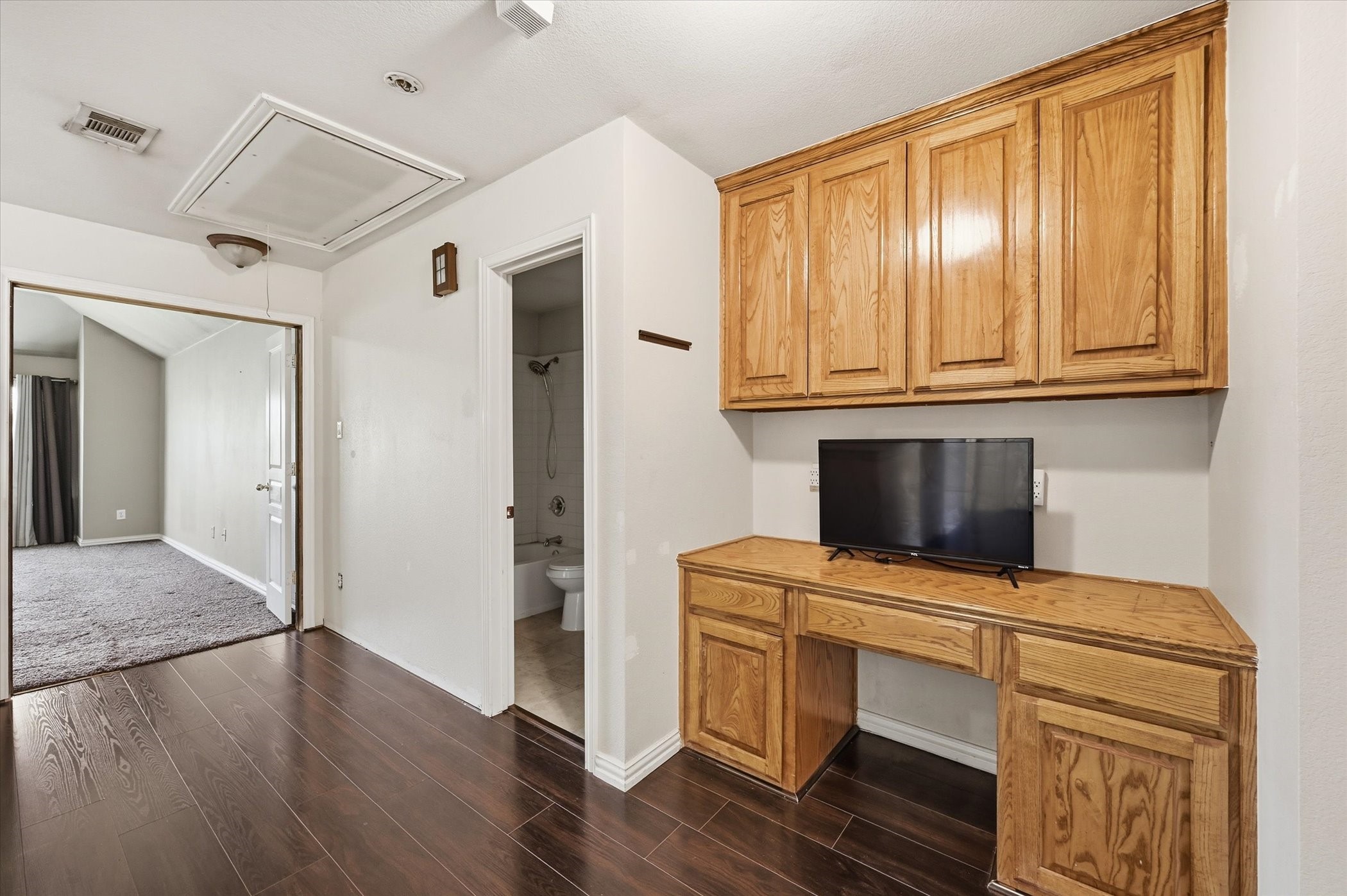 2831 Atrium Drive Grand Prairie TX 75052