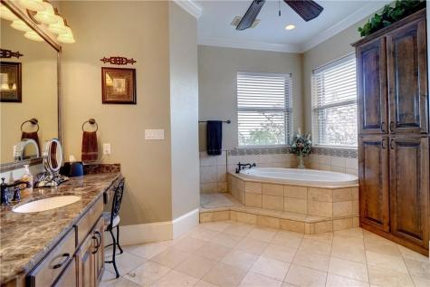 826 Cimmarron Bay Drive Runaway Bay TX 76426
