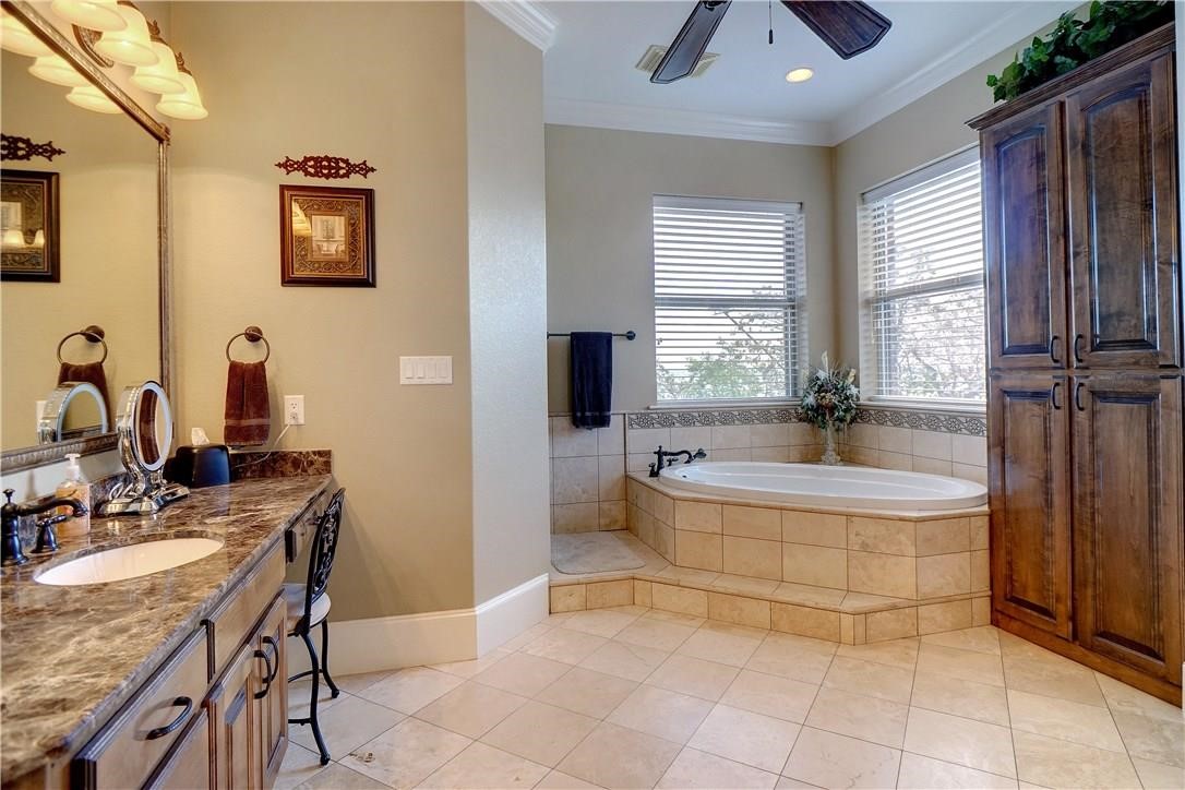 826 Cimmarron Bay Drive Runaway Bay TX 76426