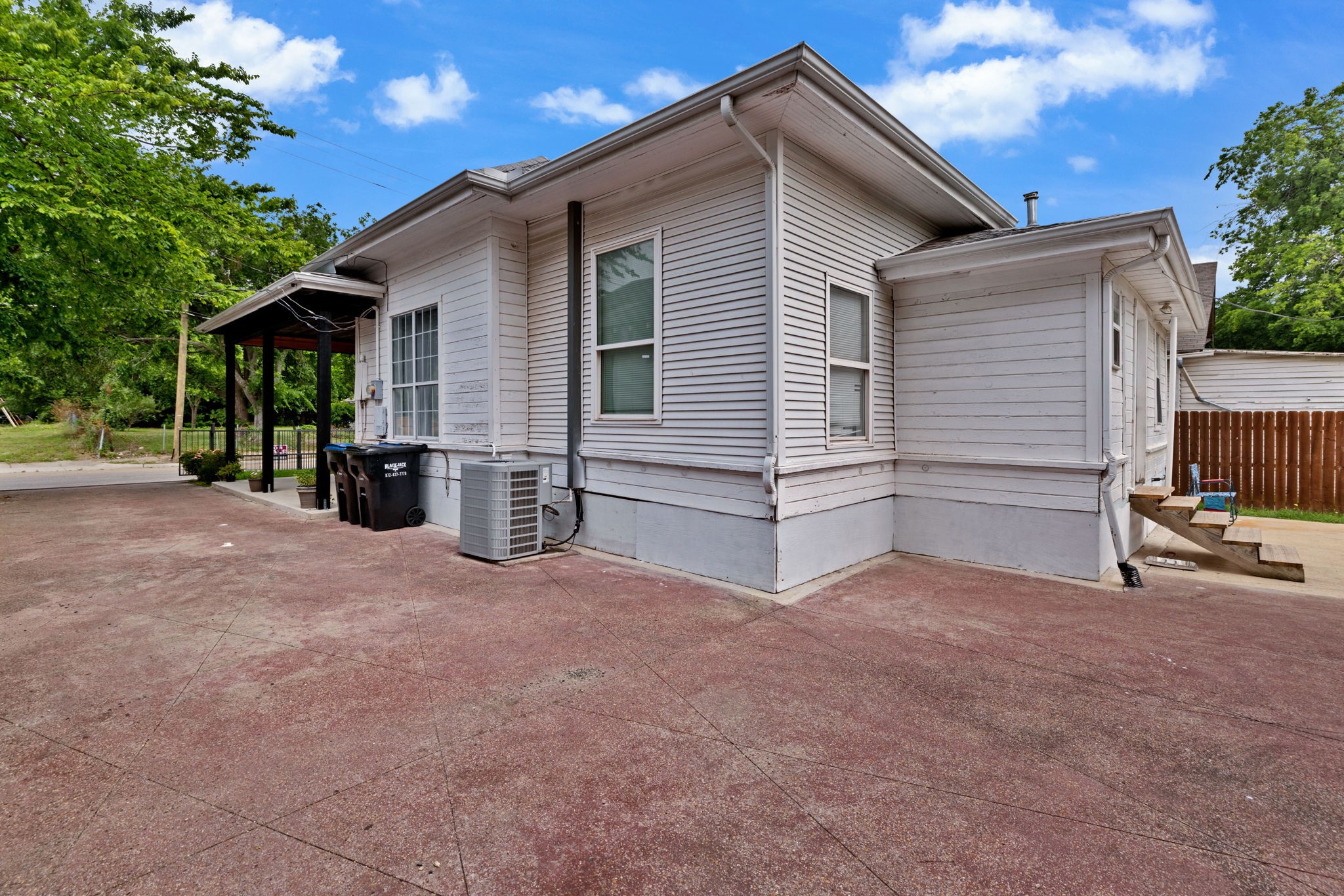 1811 Wesley Street Greenville TX 75401