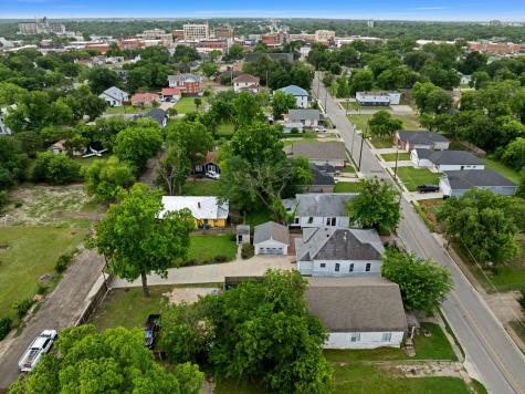 1811 Wesley Street Greenville TX 75401