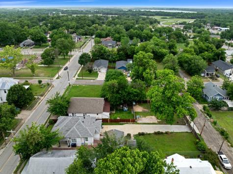 1811 Wesley Street Greenville TX 75401