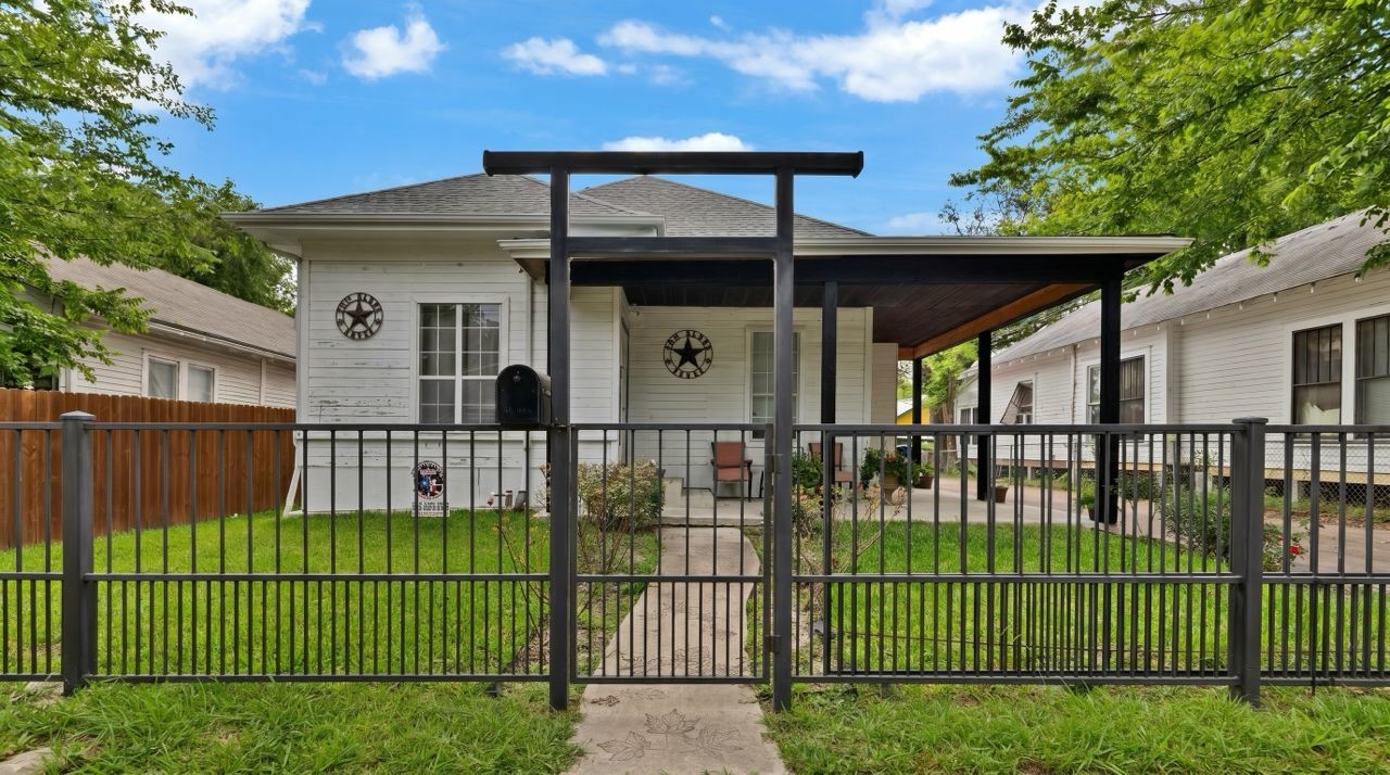 1811 Wesley Street Greenville TX 75401
