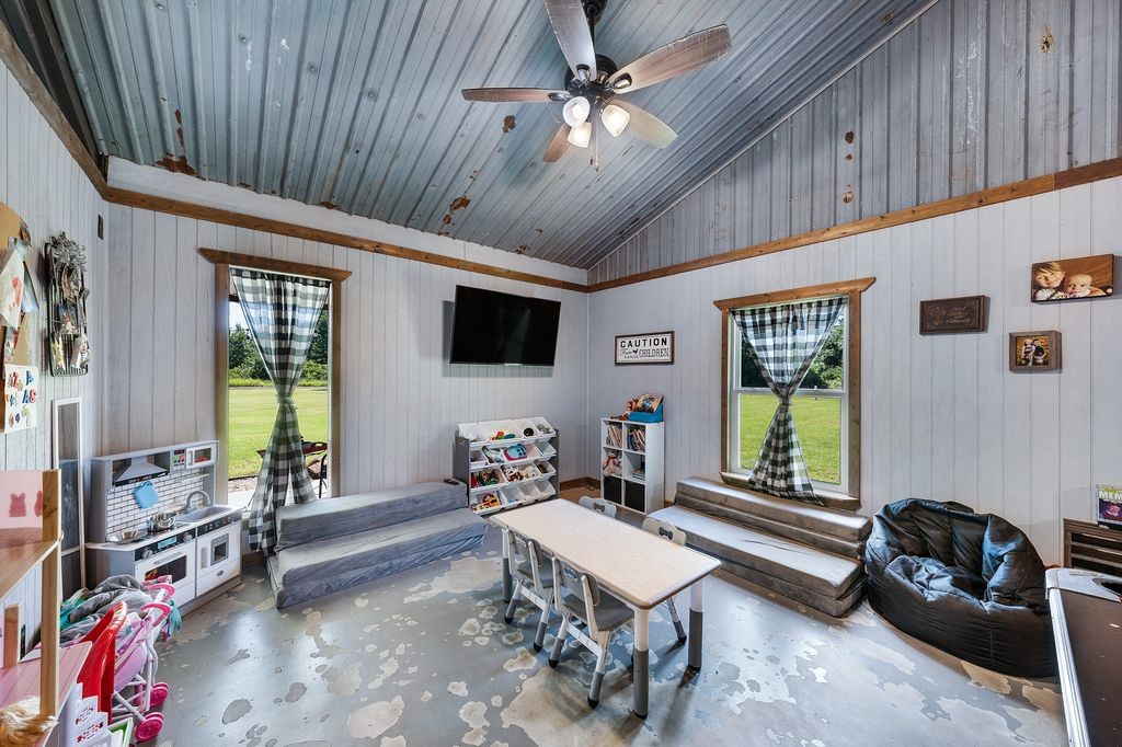 50 County Road 13200 Blossom TX 75416