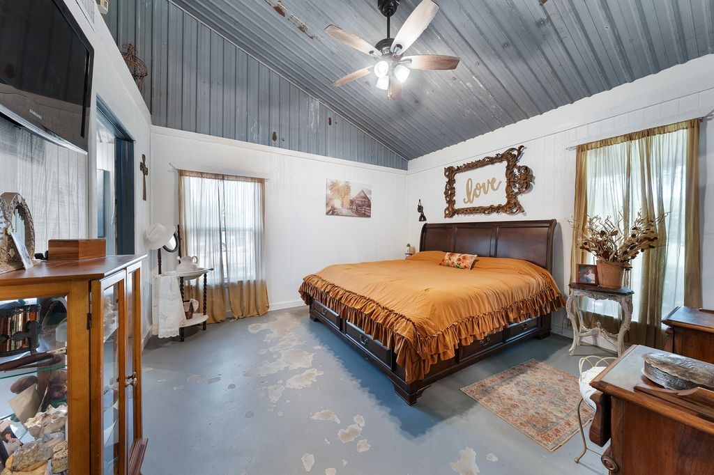 50 County Road 13200 Blossom TX 75416