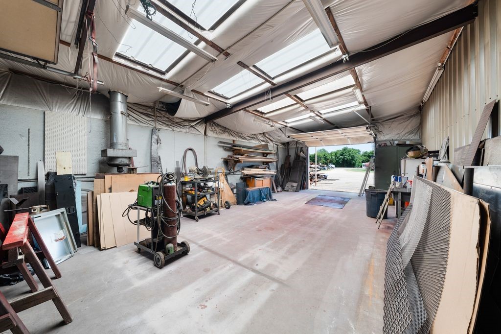 50 County Road 13200 Blossom TX 75416