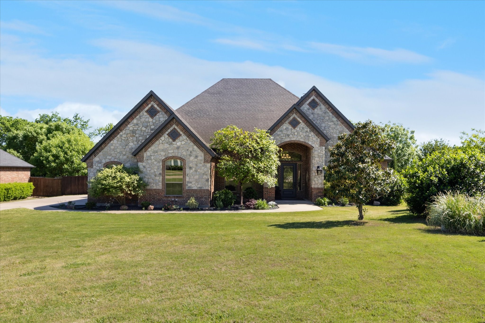 8220 Street Johns Drive Waxahachie TX 75167