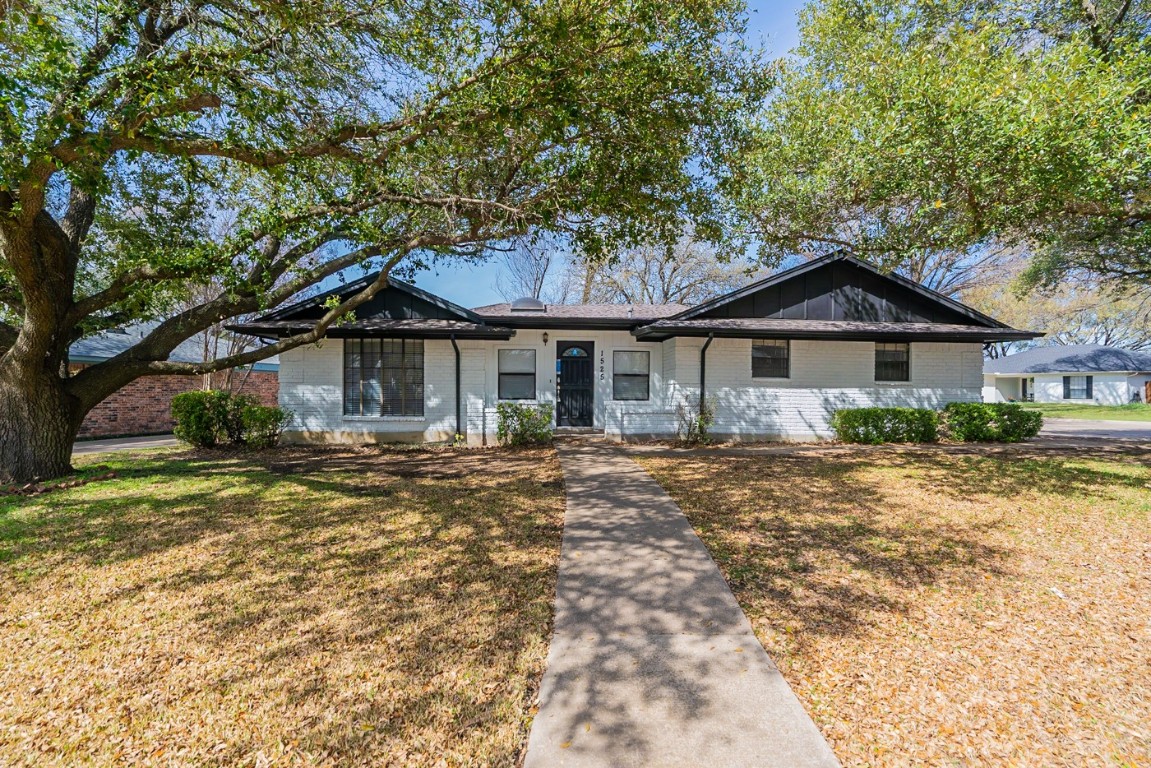 1525 Clover Hill Road Mansfield TX 76063