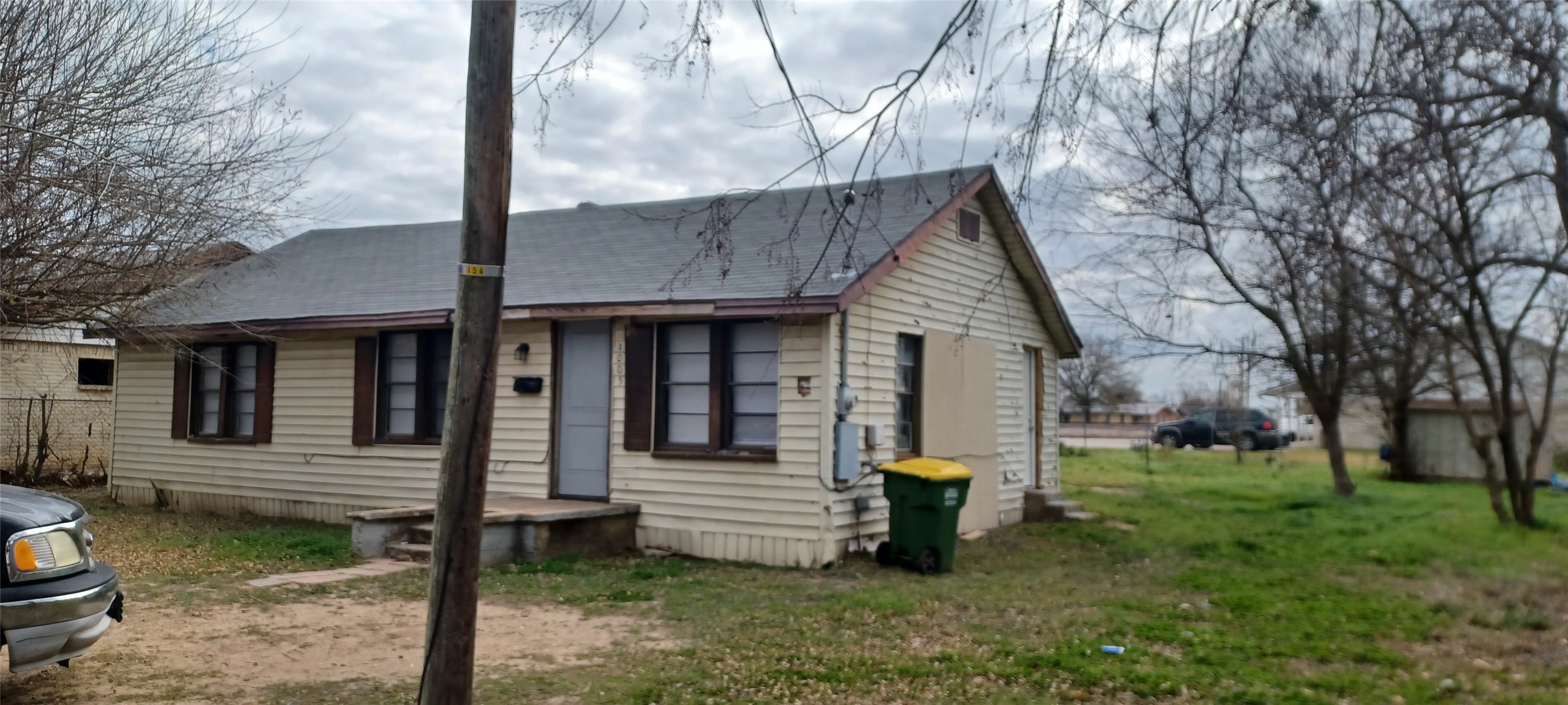 1005 W 1st Street Hearne TX 77859