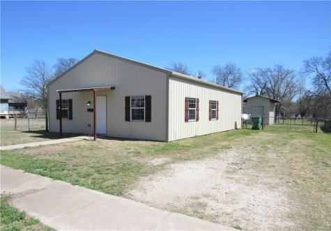 210 N Pearl Street Mart TX 76664