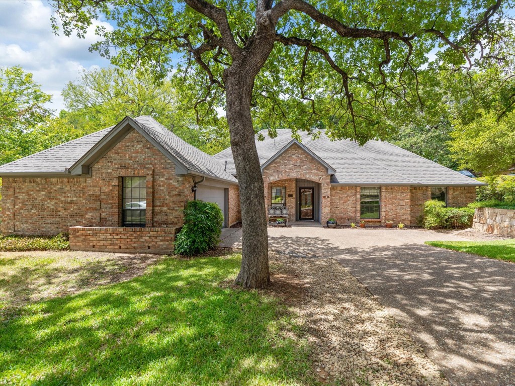 2712 Woodside Drive Arlington TX 76016