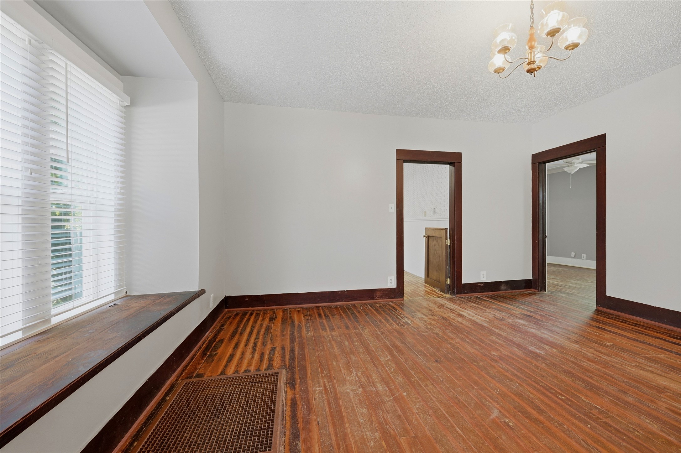 529 E Woodard Street Denison TX 75021