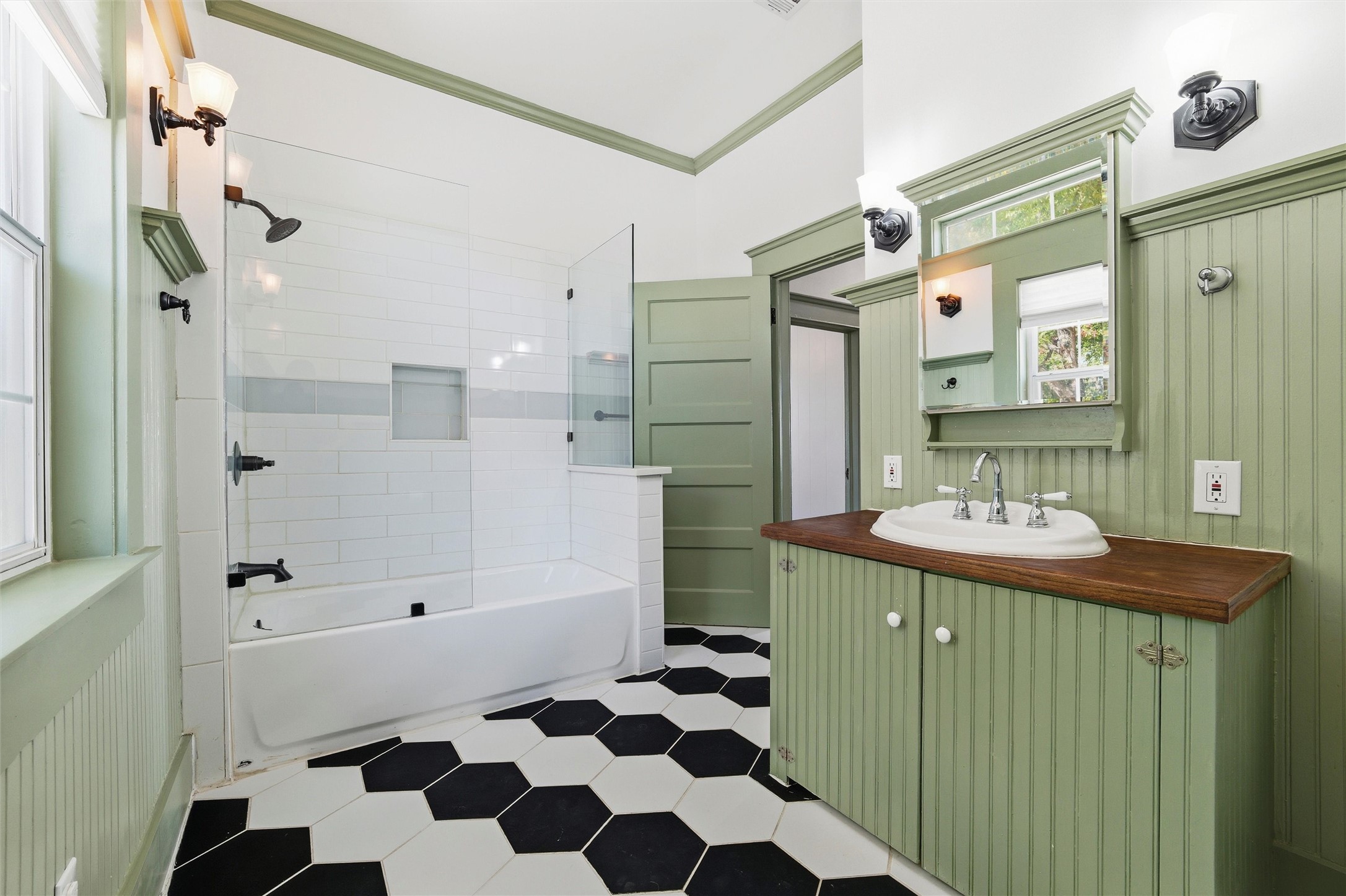 1116 W Jefferson Street Waxahachie TX 75165