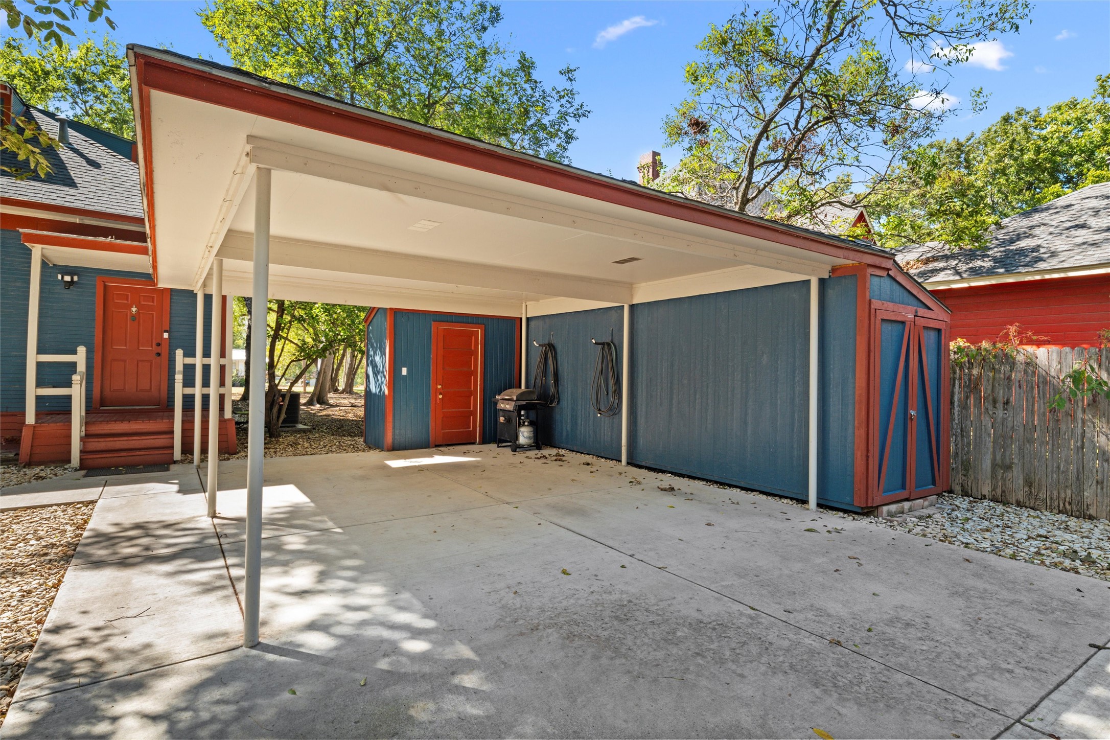 1116 W Jefferson Street Waxahachie TX 75165