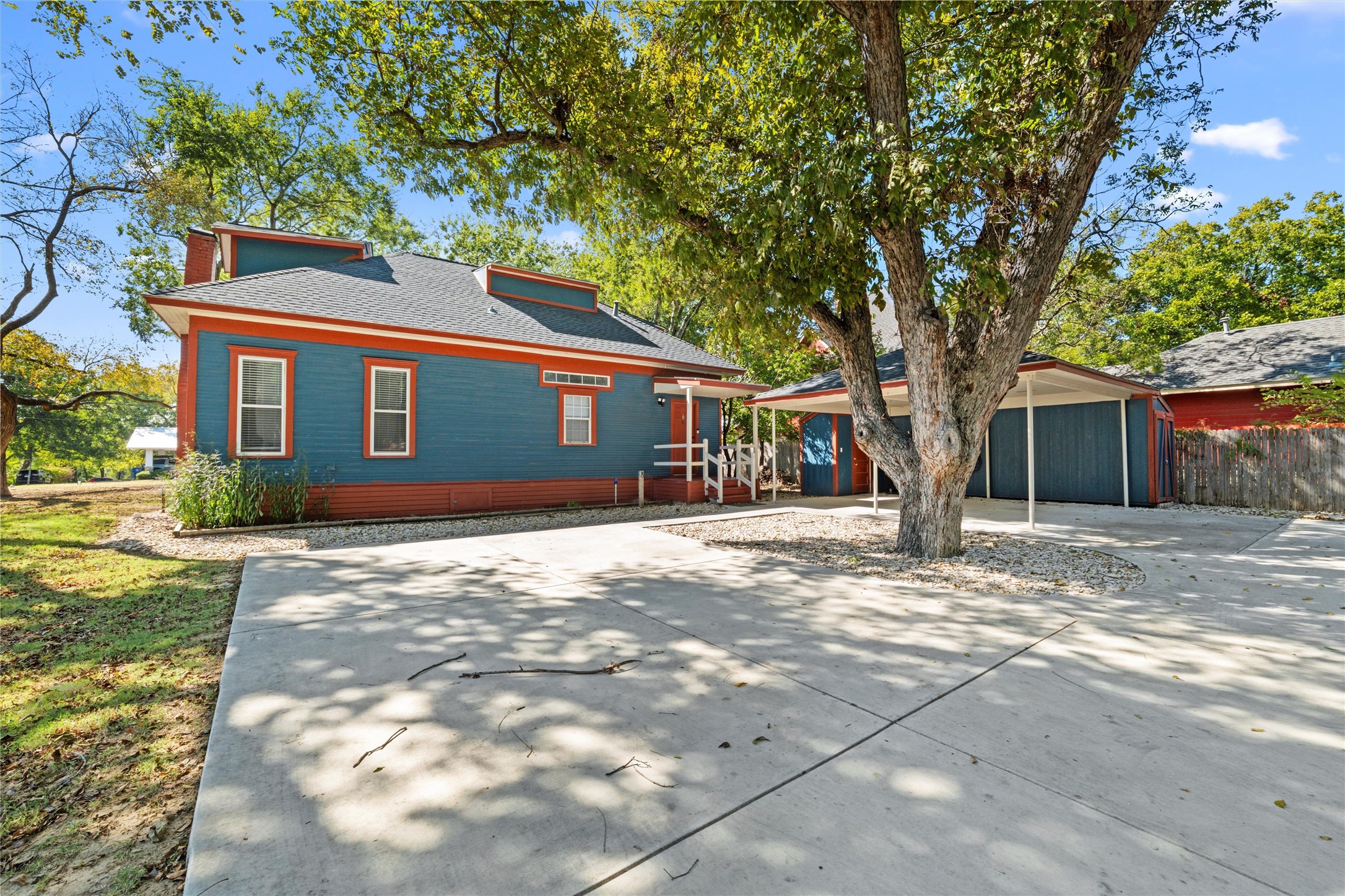 1116 W Jefferson Street Waxahachie TX 75165