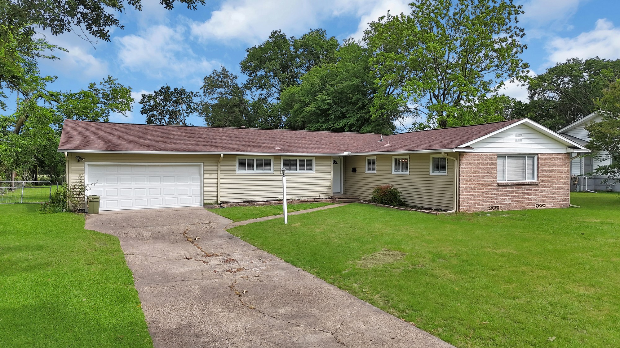 109 Brookhollow Drive Terrell TX 75160