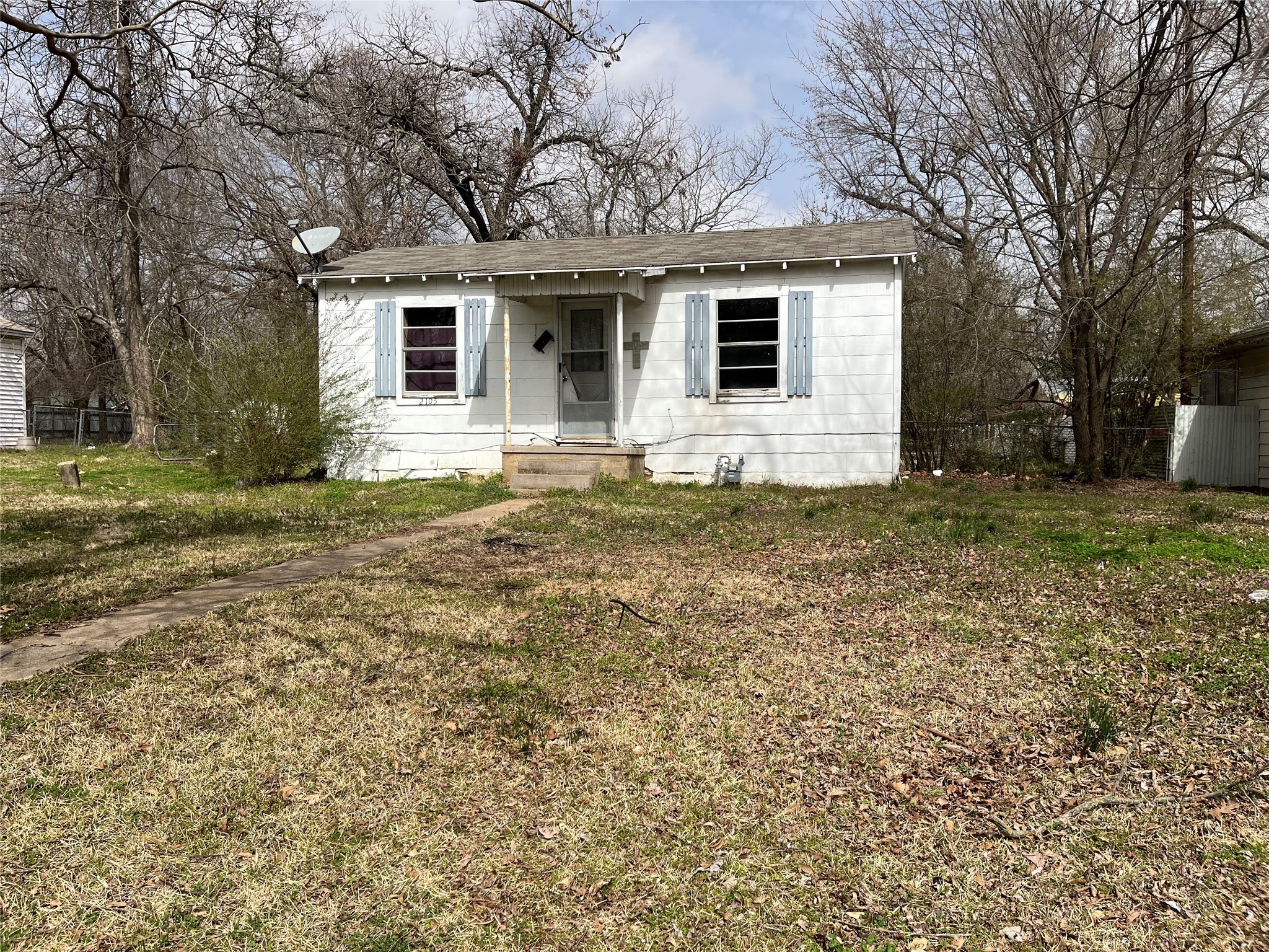 2105 E Price Street Paris TX 75460