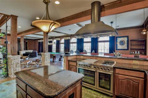 1501 S Chisholm Trail Granbury TX 76048