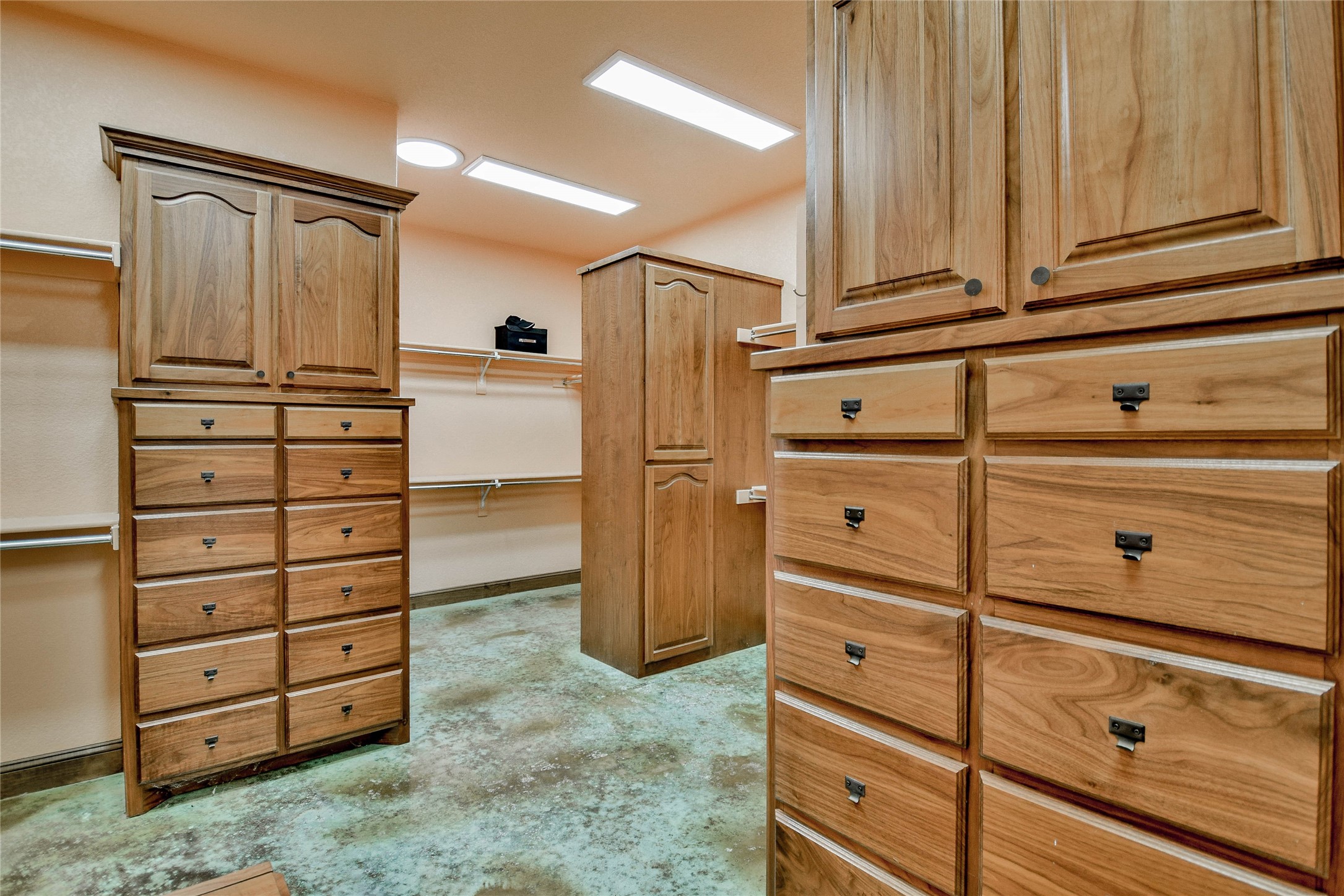 1501 S Chisholm Trail Granbury TX 76048