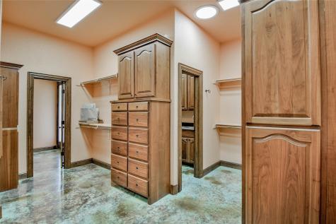 1501 S Chisholm Trail Granbury TX 76048