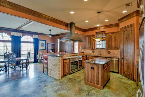 1501 S Chisholm Trail Granbury TX 76048