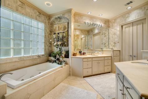 18729 Wainsborough Lane Dallas TX 75287