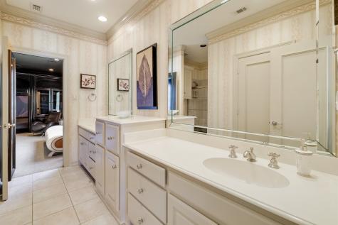 18729 Wainsborough Lane Dallas TX 75287