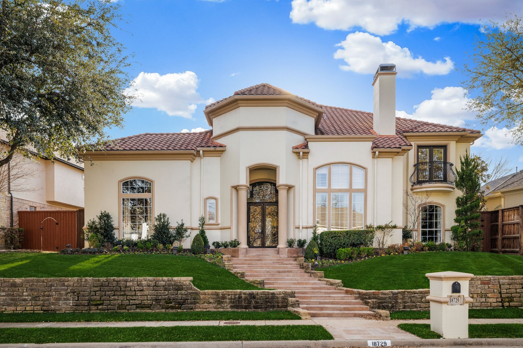 18729 Wainsborough Lane Dallas TX 75287