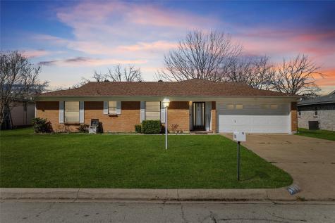 1118 Cozby Street E Benbrook TX 76126