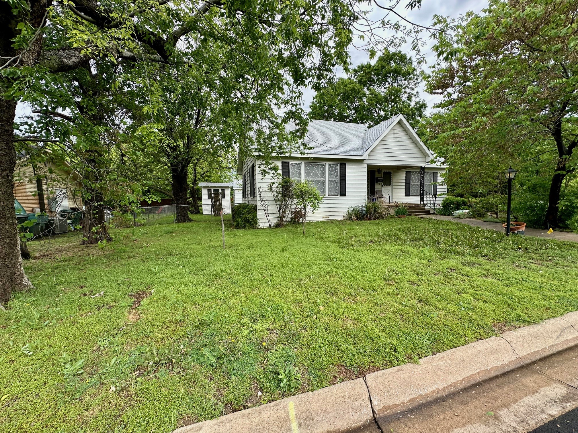 1821 E Pecan Street Sherman TX 75090