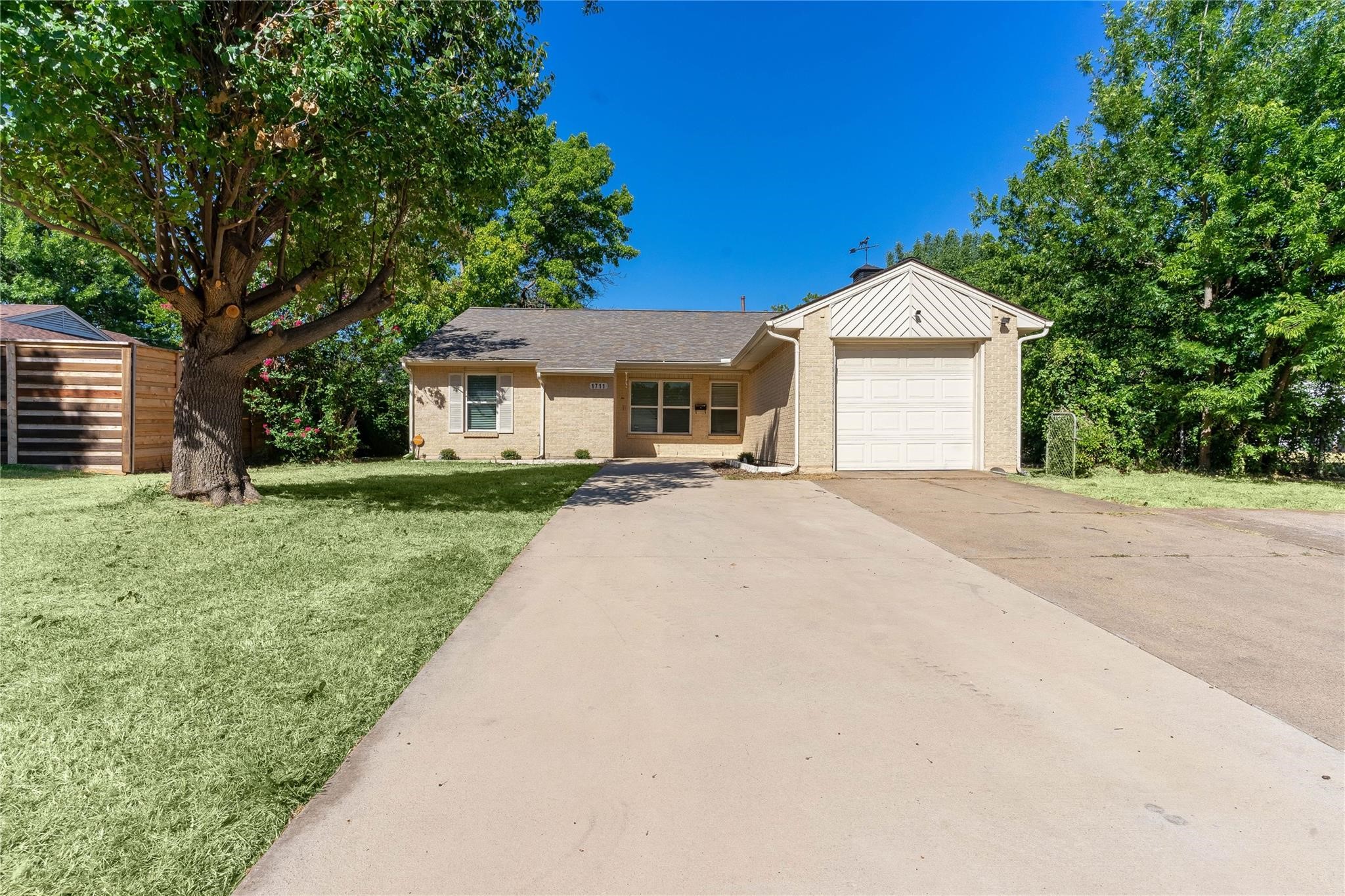 1711 Western Park Drive Dallas TX 75211