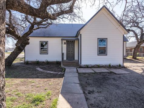 401 Cowan Street Bowie TX 76230