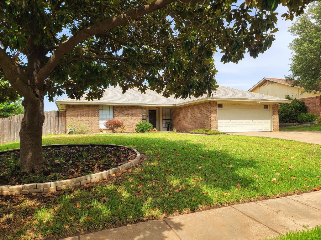 221 Lansford Drive Benbrook TX 76126