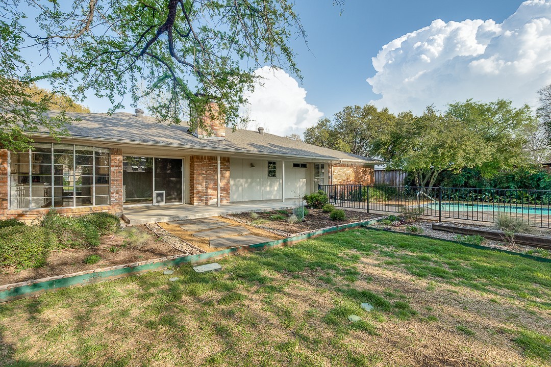 11007 Candlelight Lane Dallas TX 75229