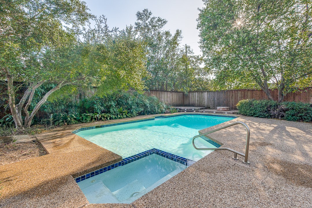 11007 Candlelight Lane Dallas TX 75229