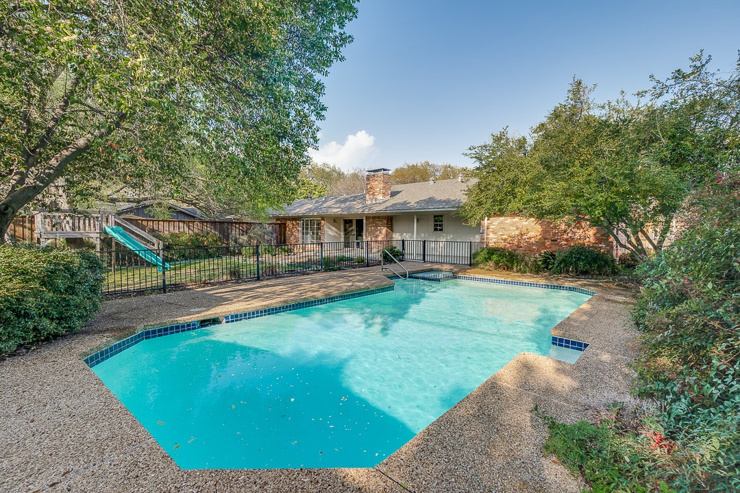 11007 Candlelight Lane Dallas TX 75229