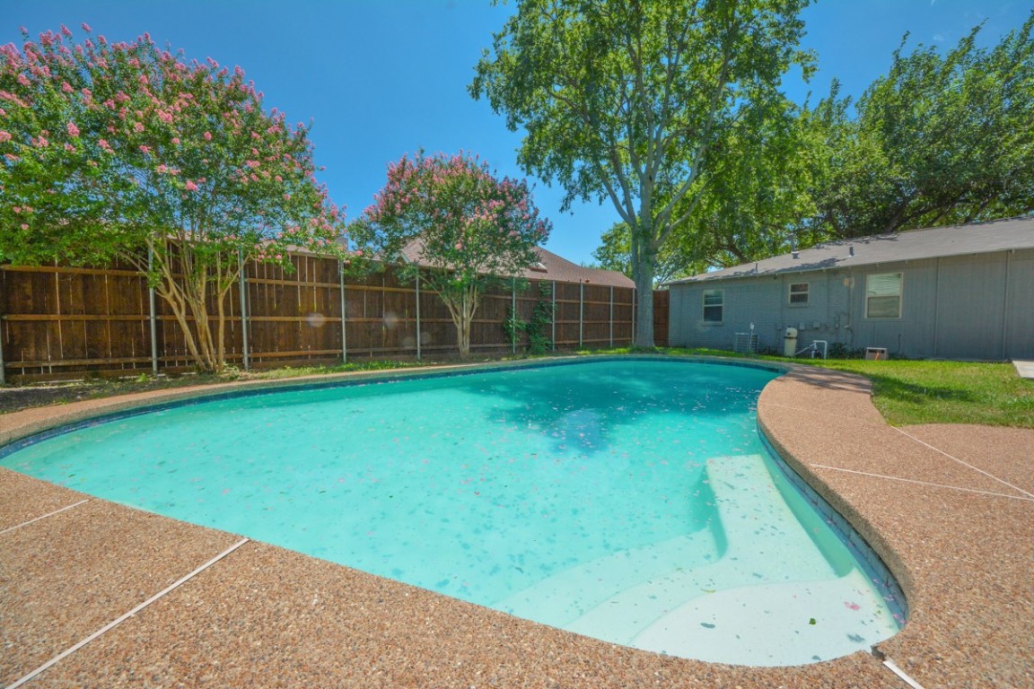 17822 Hillcrest Road Dallas TX 75252