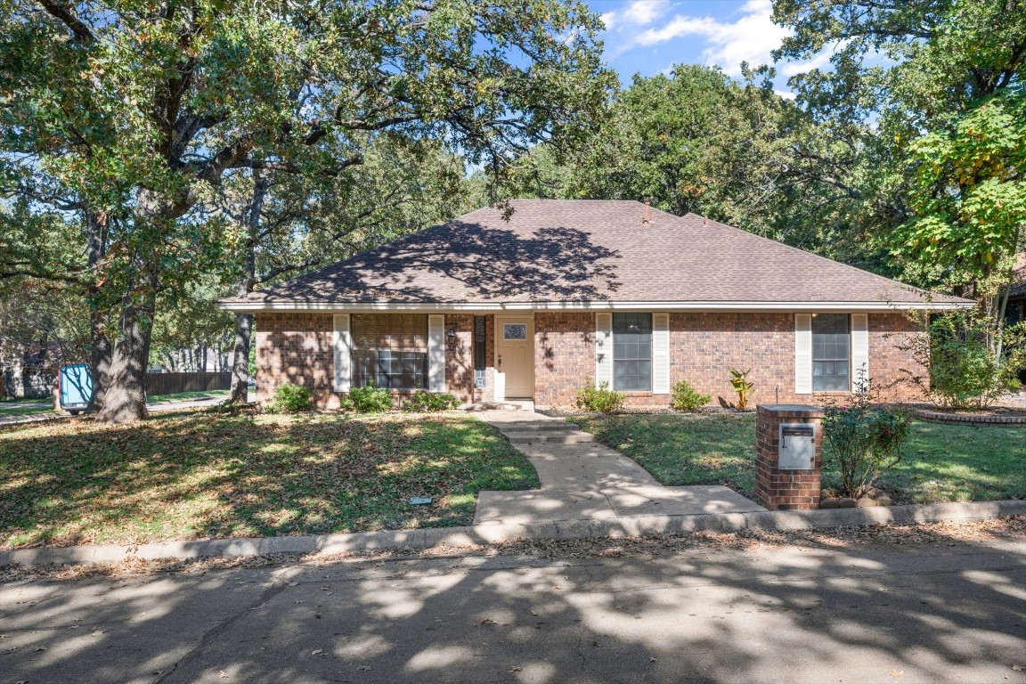 2015 Royal Club Court Arlington TX 76017