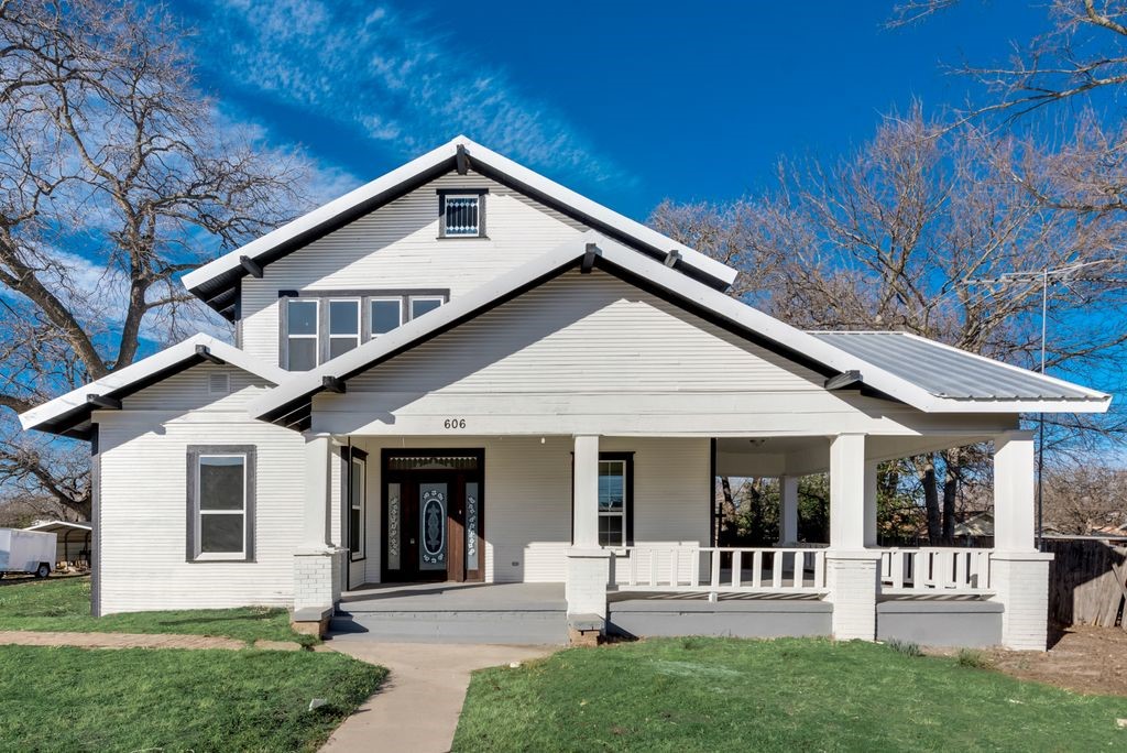 606 W Ball Street Weatherford TX 76086