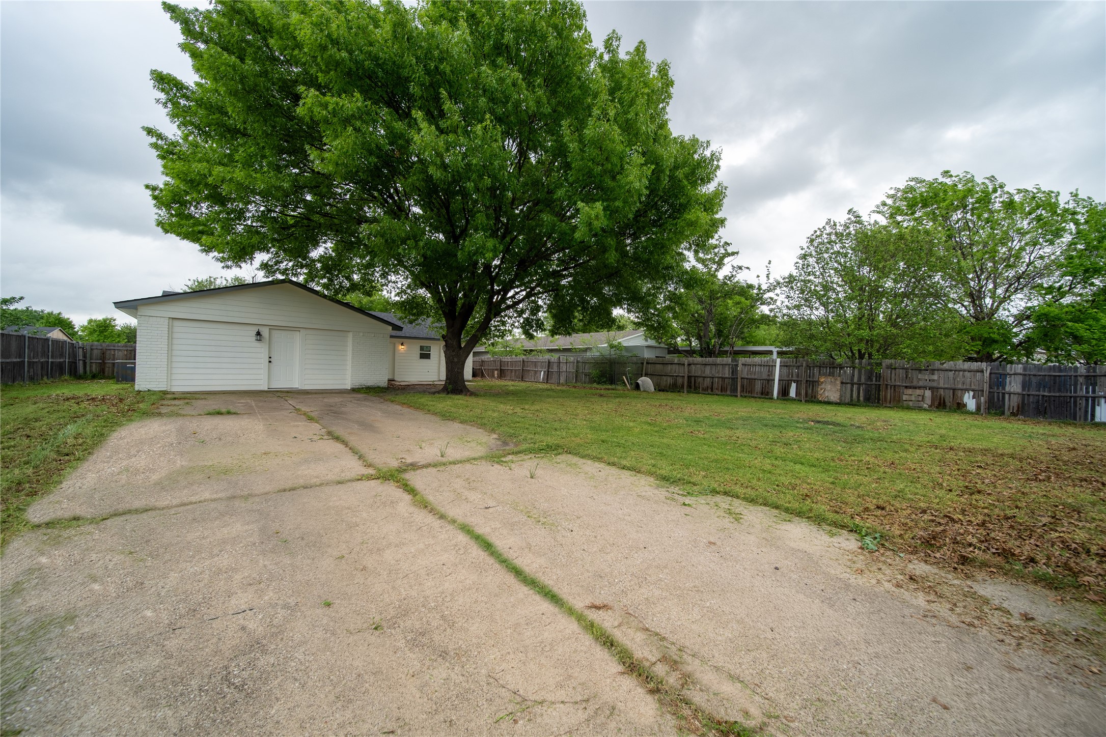 2009 Clark Trail Grand Prairie TX 75052