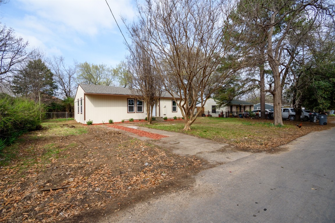 8605 Cardella Avenue Dallas TX 75217