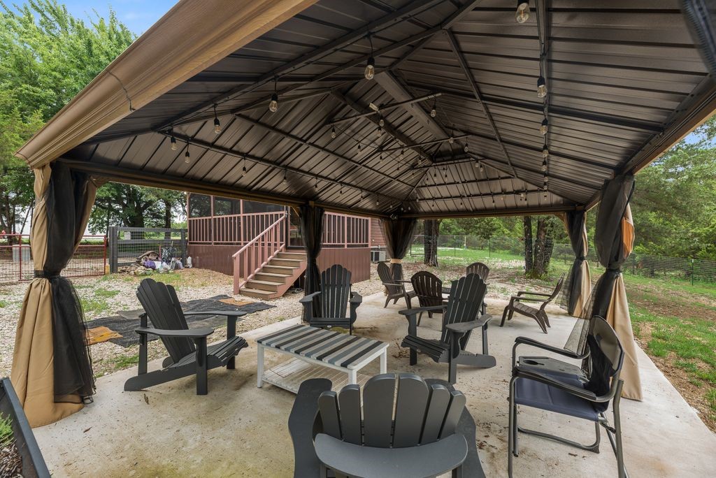 1070 County Road 3030 Bonham TX 75418