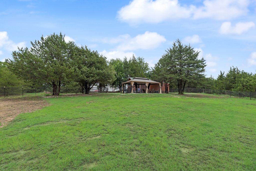 1070 County Road 3030 Bonham TX 75418
