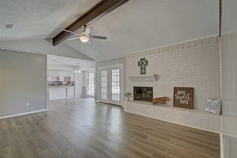 944 Dorsey Street Burleson TX 76028
