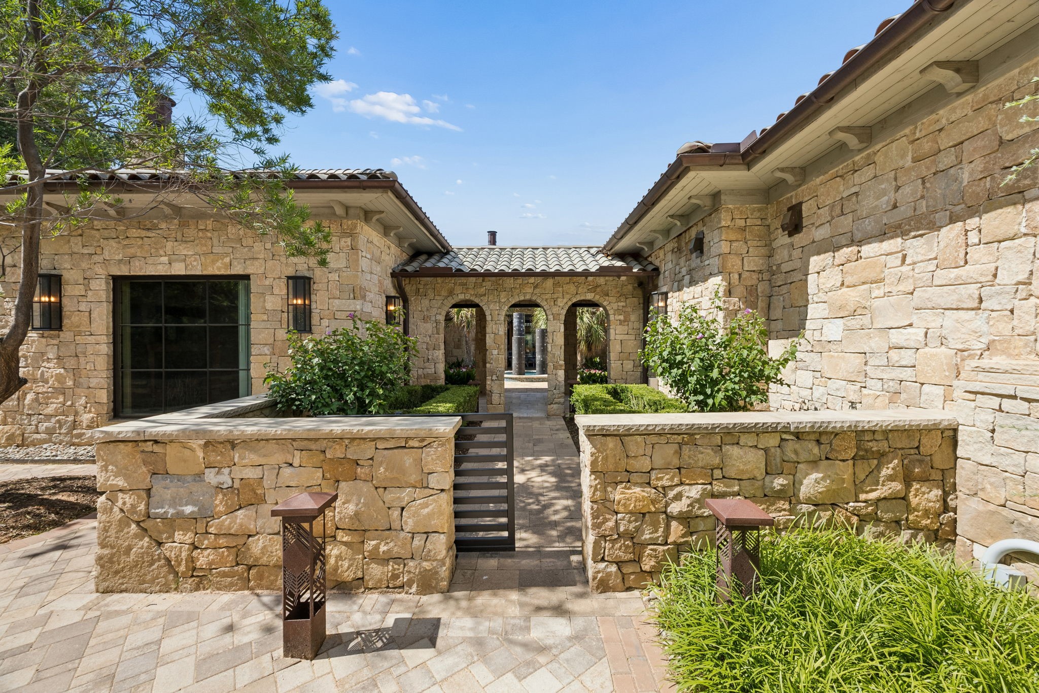 Westlake TX, 2006 Nighthawk Court
