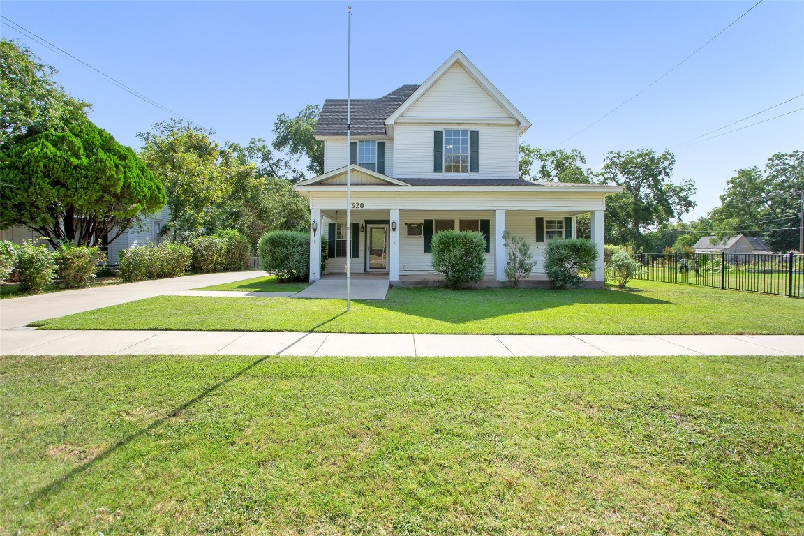 1320 S Lindsay Street Gainesville TX 76240