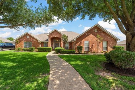 417 W Wall Street Hewitt TX 76643