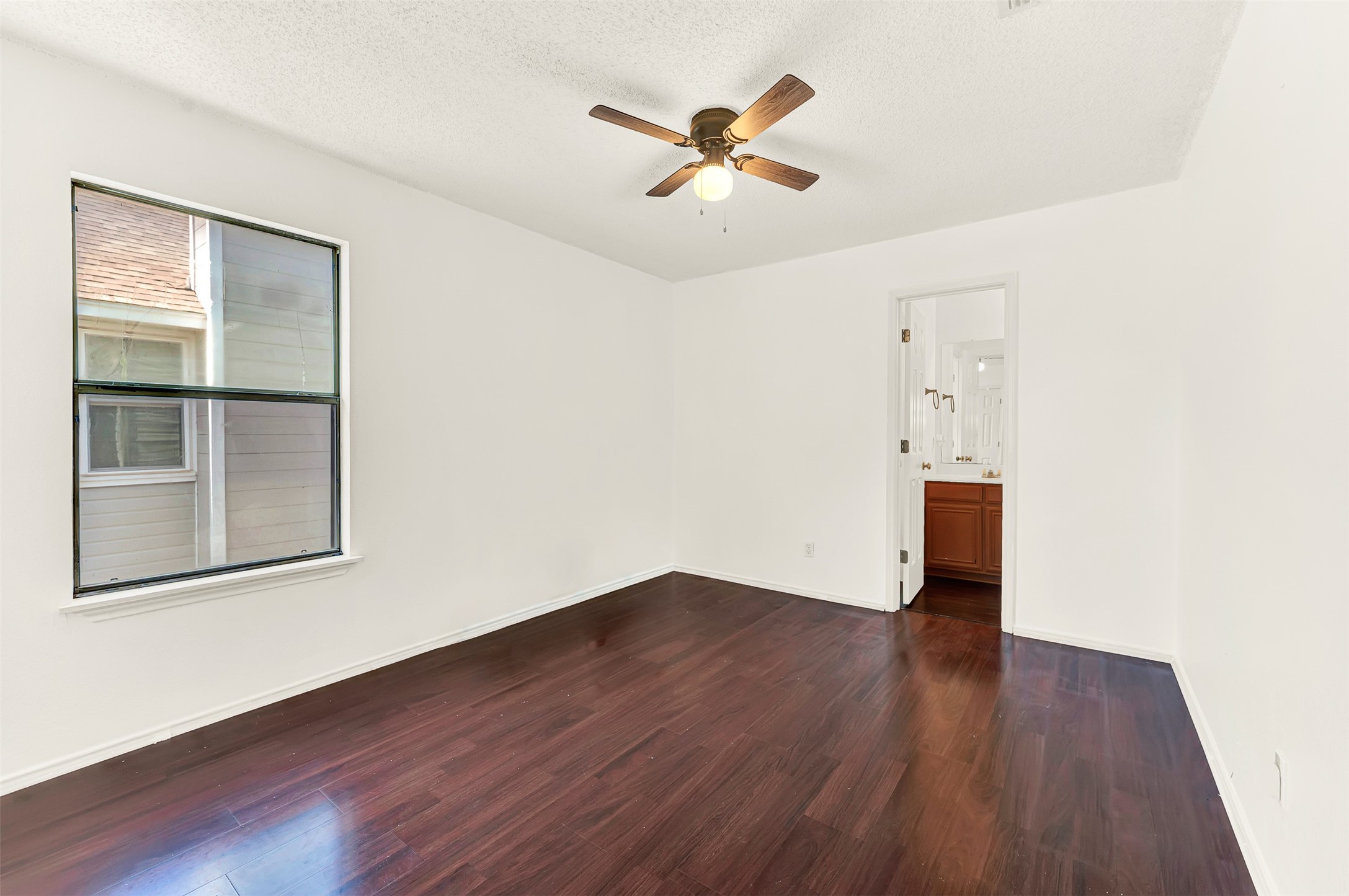 2828 Linden Lane Grand Prairie TX 75052