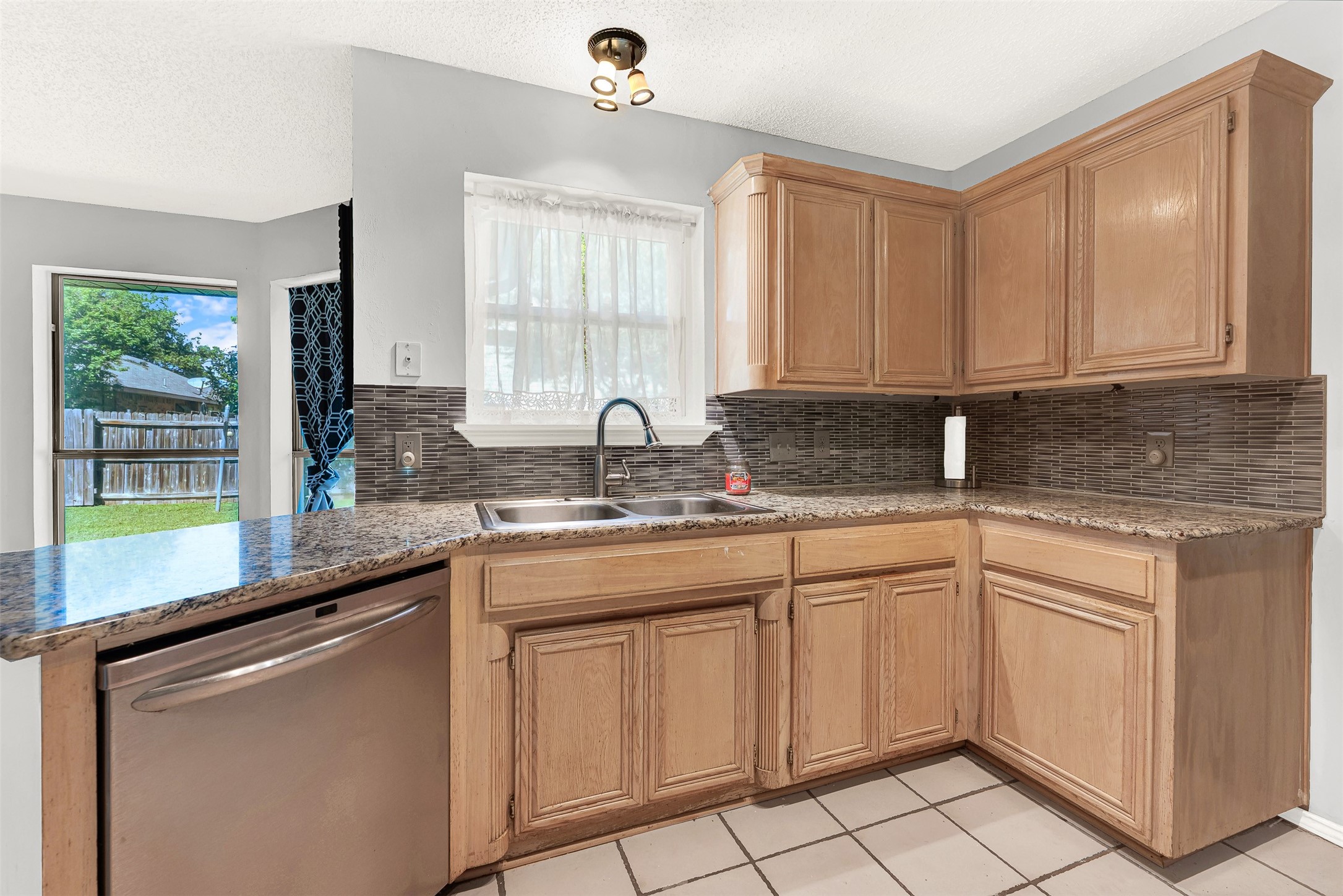 2828 Linden Lane Grand Prairie TX 75052
