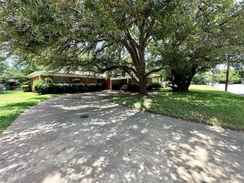805 N Douglas Avenue Cleburne TX 76033